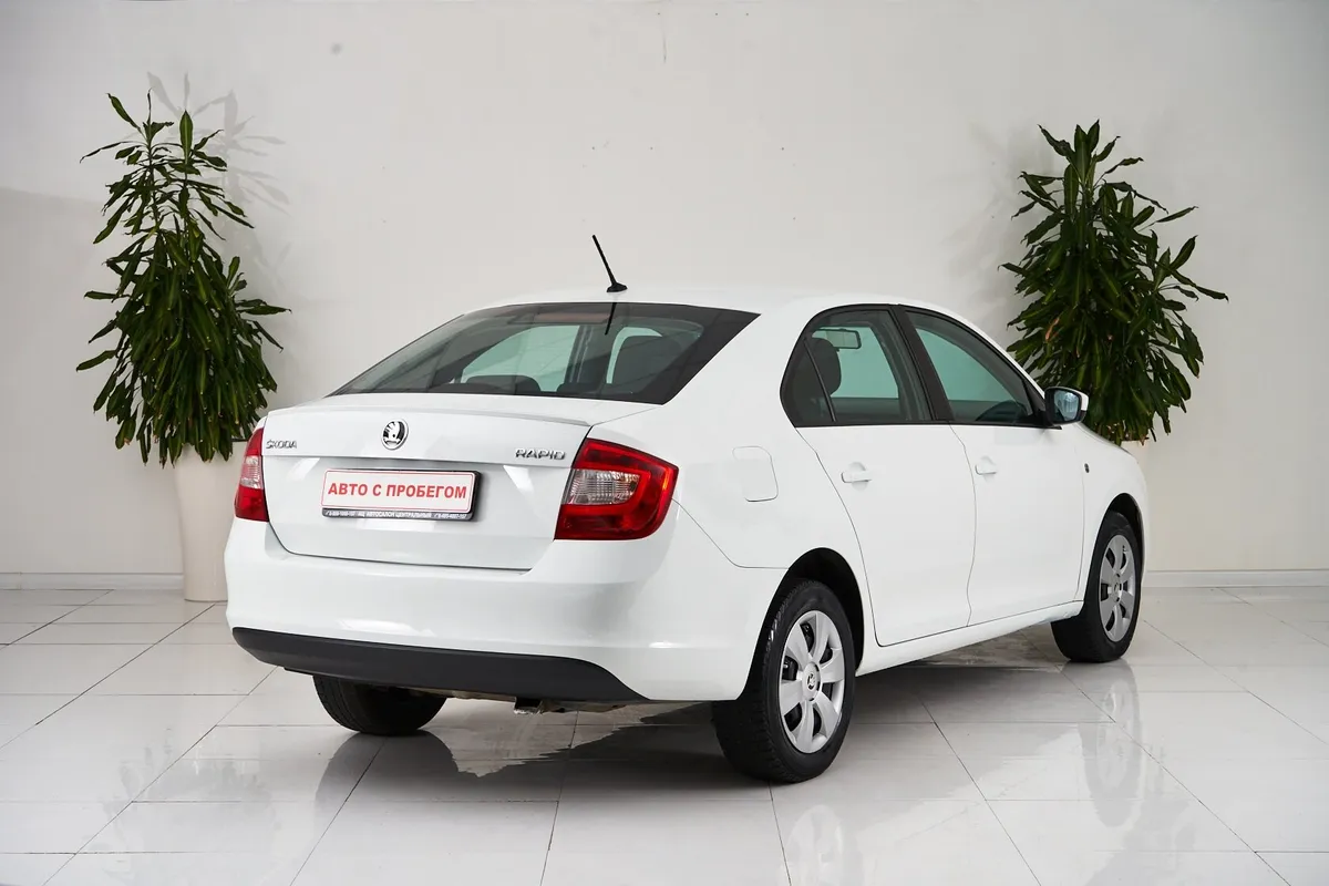 Skoda Rapid I — фото 5