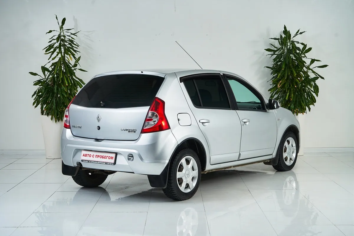 Renault Sandero I — фото 5