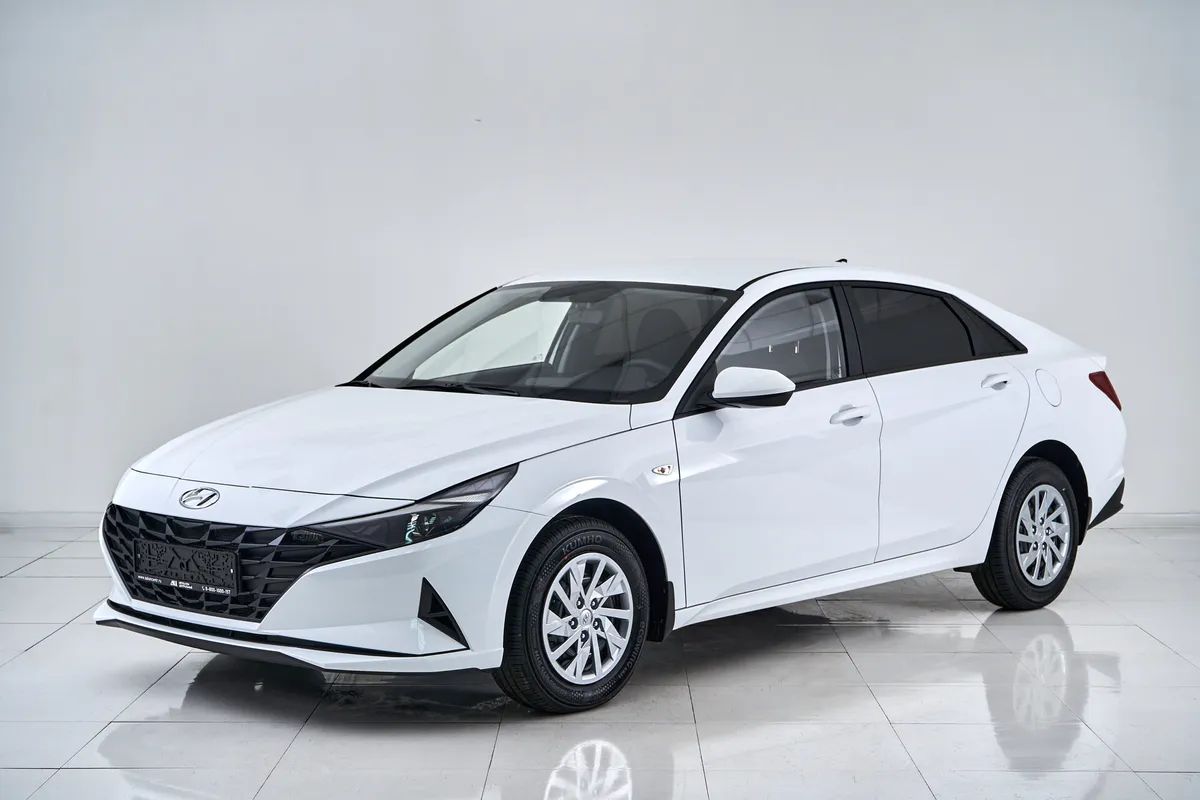 Hyundai Elantra VII (CN7) · Base