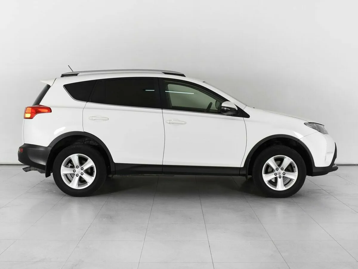 Toyota RAV4 IV (XA40) — фото 5