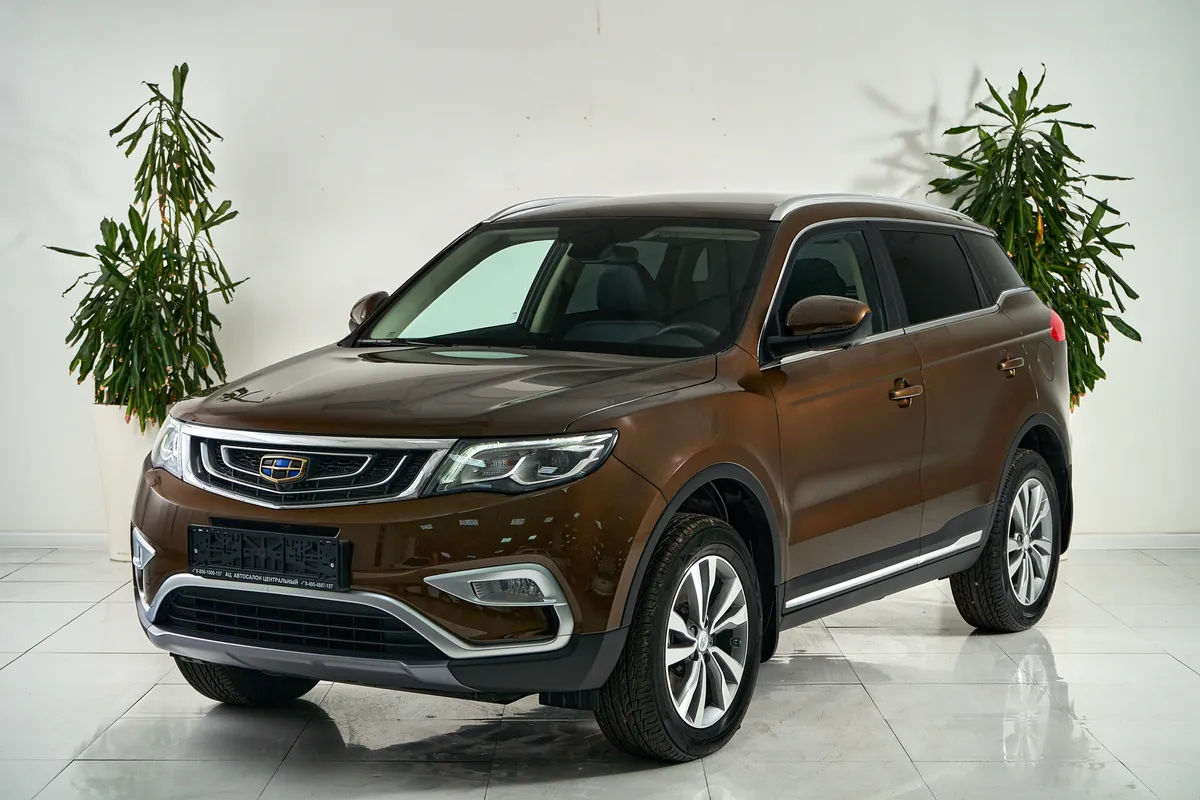 Geely Atlas I · Luxury LED + Yandex Auto