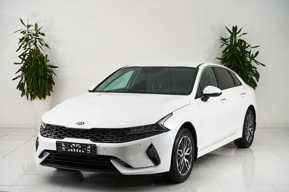 Kia K5 III · Luxe