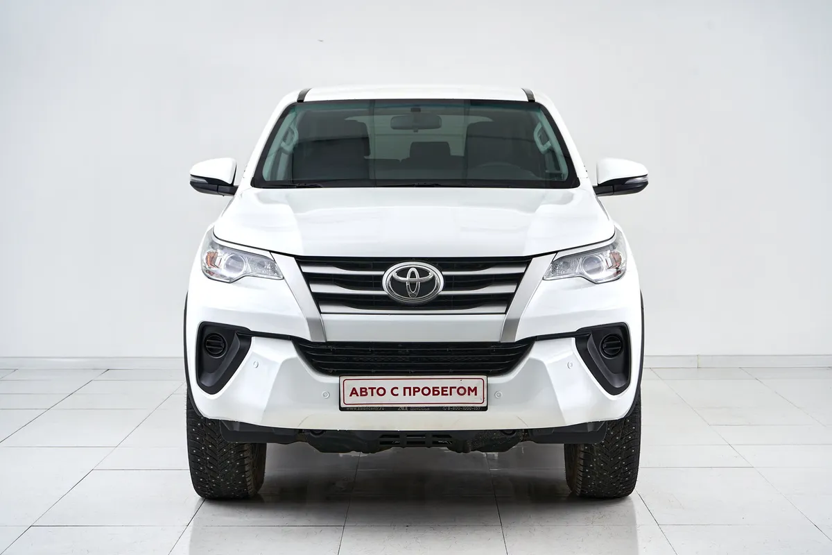 Toyota Fortuner II · Стандарт — фото 2