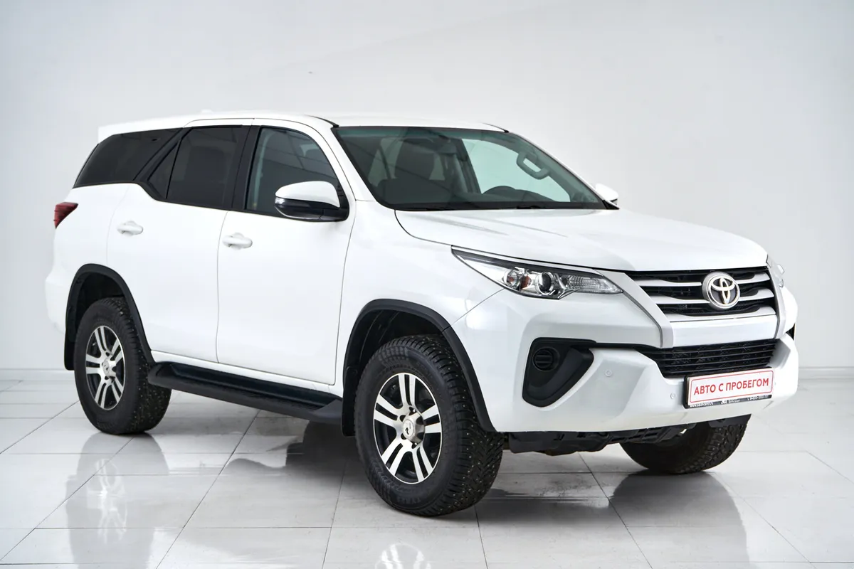 Toyota Fortuner II · Стандарт — фото 3