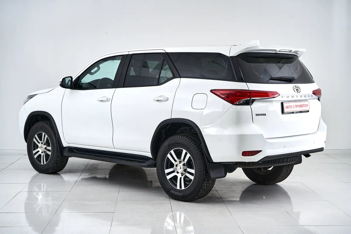 Toyota Fortuner II · Стандарт — фото 4