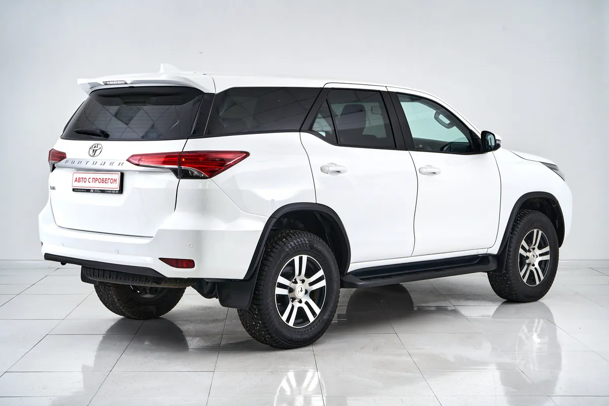 Toyota Fortuner II · Стандарт — фото 5