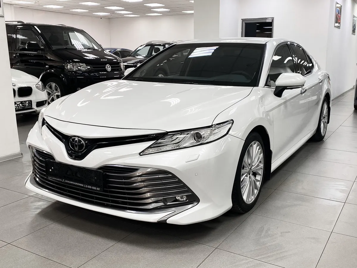 Toyota Camry VIII (XV70)
