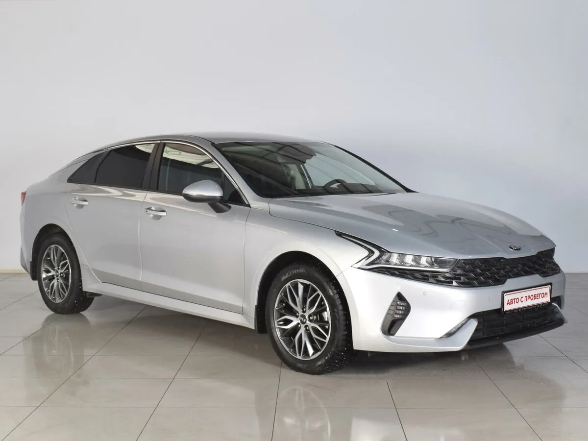Kia K5 III · Luxe