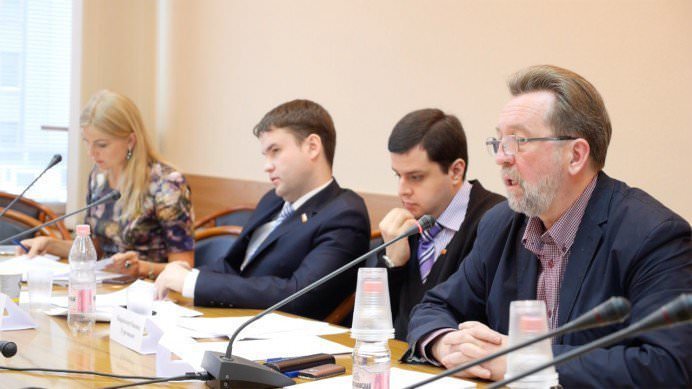 Duma 27 noyabrya 07 692x389 Законопроекты ПВО были представлены в Госдуме на круглом столе по законотворчеству