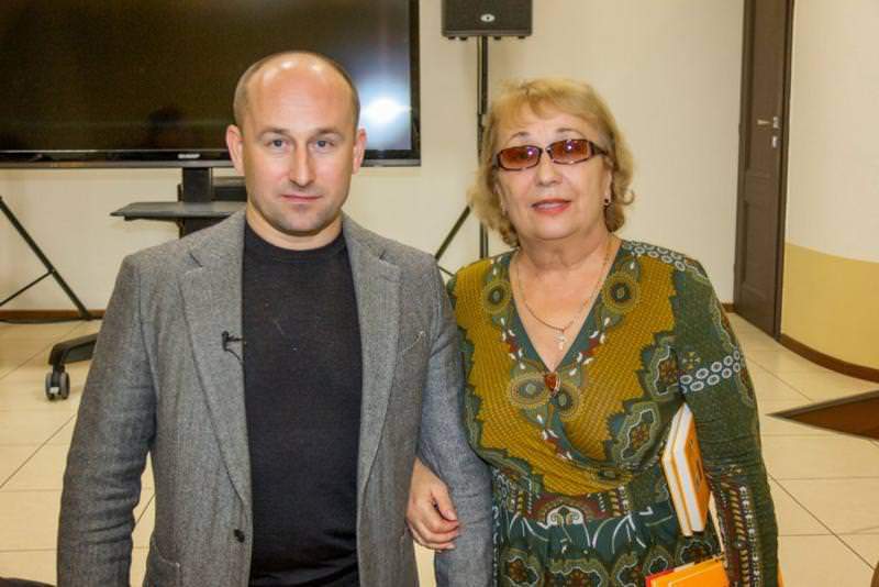 Встреча с писателем Николаем Стариковым, Фото с места события из других источников