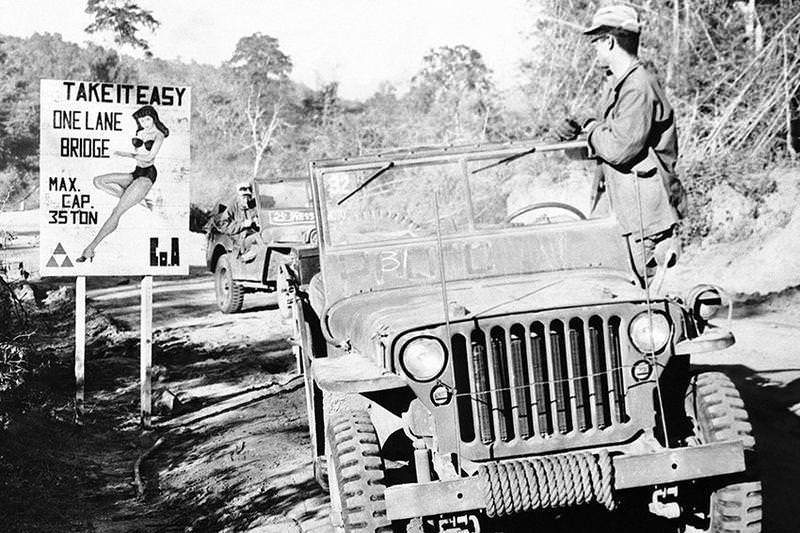 Такие дорожные знаки помогали в 1945 году американцам ориентироваться в освобожденных от японцев частях Китая. Фото: AP Photo