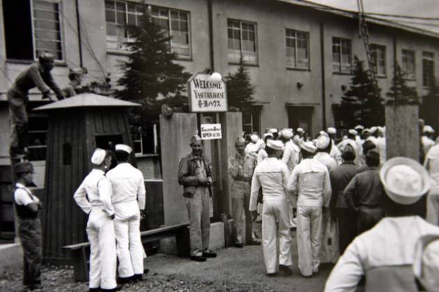 Американские солдаты в официальном японском публичном доме