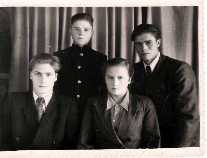 Коля, Витя, Мища, Лида, 1950 год