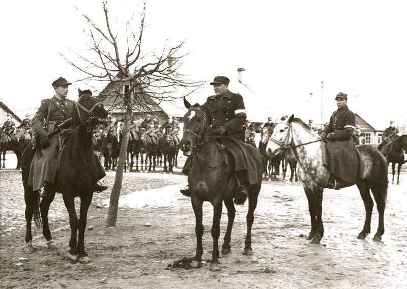 ​Конное подразделение Армии Крайовой, начало 1944 года. ioh.pl - Неман – река раздора | Военно-исторический портал Warspot.ru
