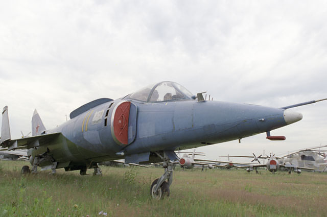 Як-38.