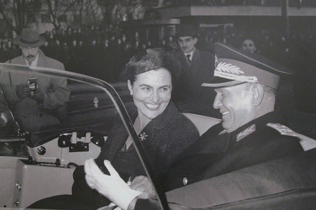 Иосип Броз Тито и его четвёртая супруга Йованка, 1962 г.