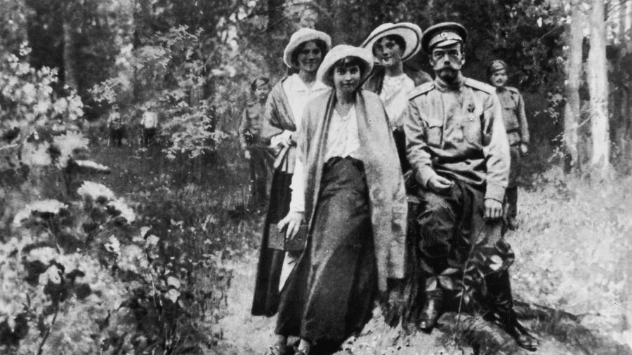Царь Николай II и члены его семьи во время пребывания в плену в Тобольске с сентября 1917 года по апрель 1918 года