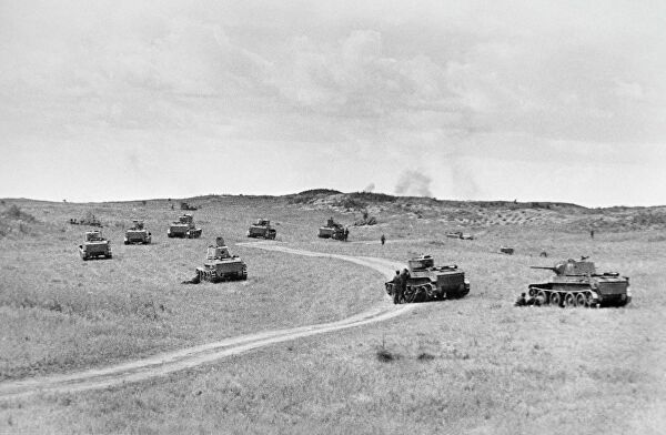 Советские танки во время боев на Халхин-Голе