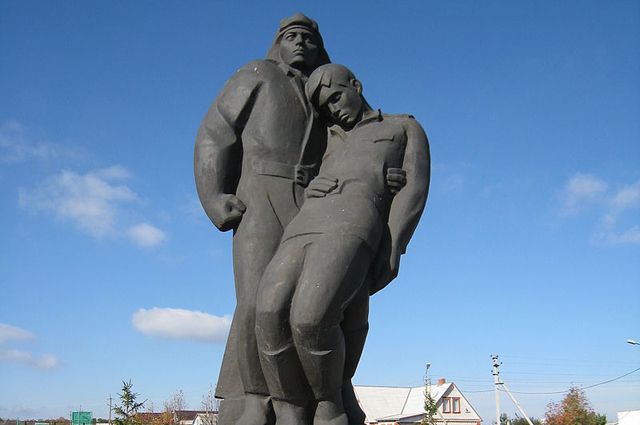 Памятник павшим воинам в мемориальном комплексе «Прохоровское поле».