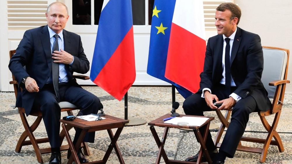 Владимир Путин летит по приглашению Франции в Париж и встречается с Эммануэлем Макроном