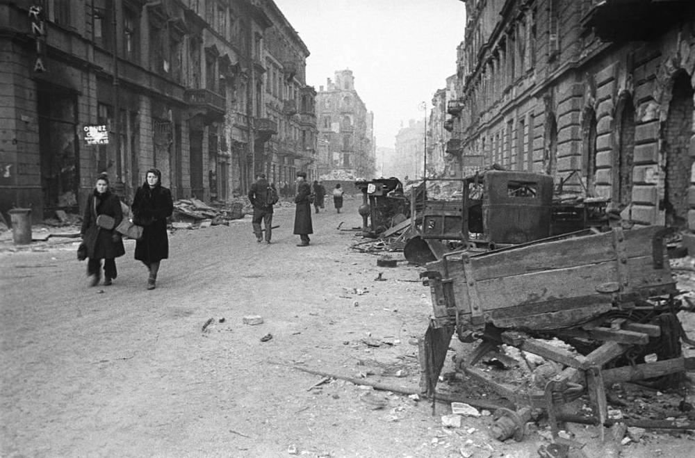 Варшава после освобождения от немецко-фашистских захватчиков, 1945 год В. Гребнев/ТАСС
