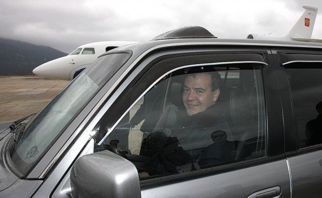 Дмитрий Медведев на острове Кунашир в 2010 году 