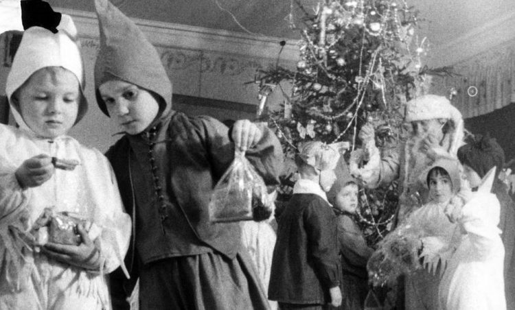 Чеховские апельсины и шолоховские елки. Как семьи великих писателей встречали Новый год
