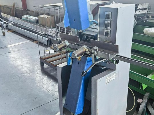 ROTOX FWS 381 Автоматический станок для фрезерования дренажных каналов в окнах ПВХ