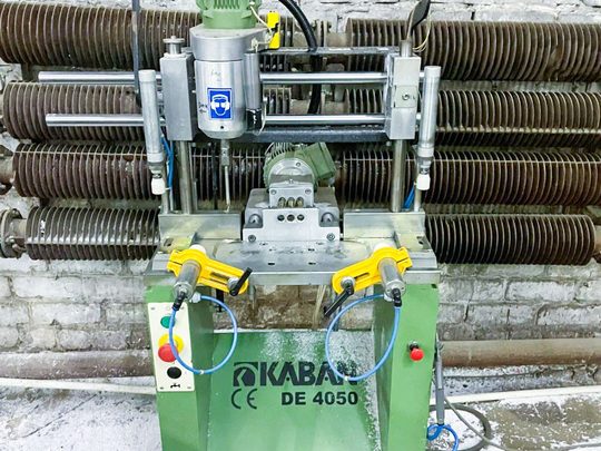 KABAN DE 4050 Трёхфрезный копировально-фрезерный станок для ручек и замков