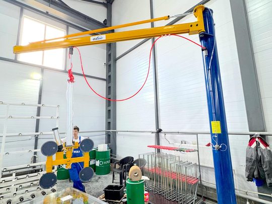 GLASS UNLOADING MACHINE XPJ-300 Кран-подъёмник стационарный с вакуумной присоской для перемещения стеклопакетов весом до 300 кг