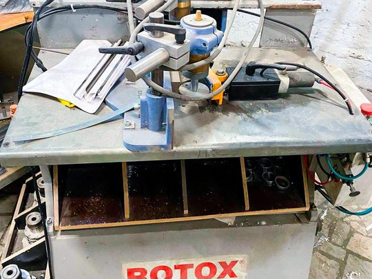 ROTOX SAF 166 Станок для фрезерования торца импоста