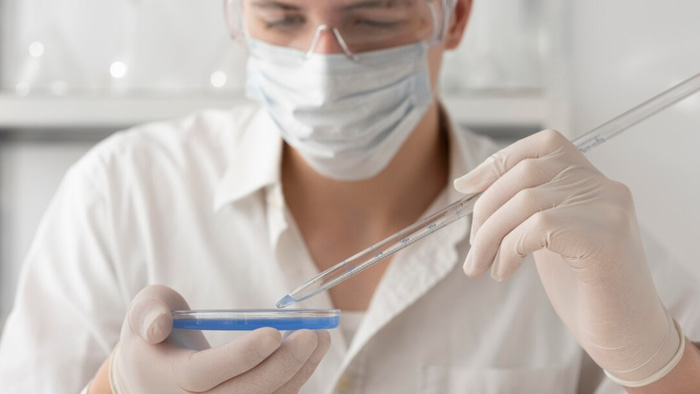 Врач, лаборант