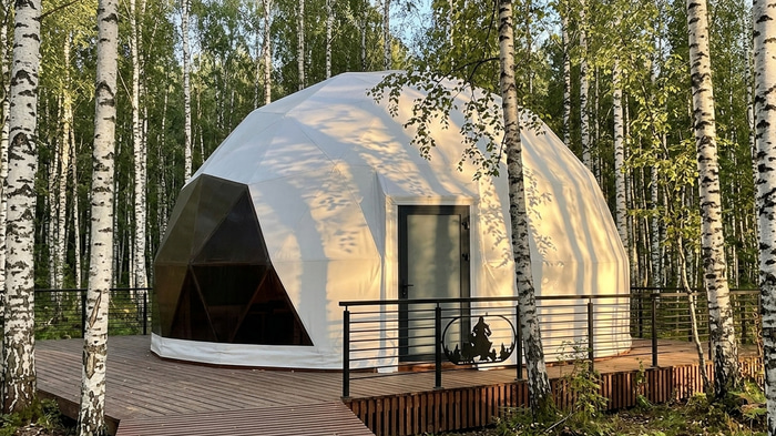 Глэмпинг в лесу