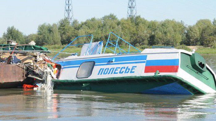 Авария теплохода Полесье Омск