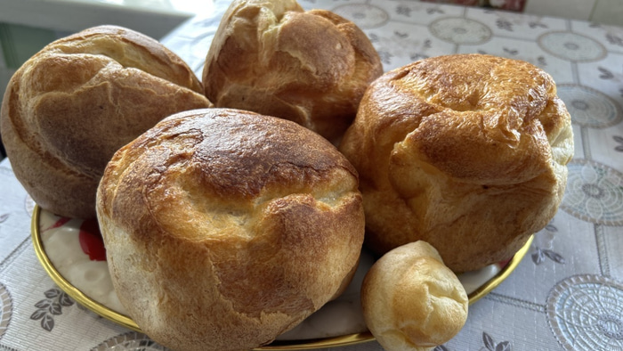 Калачи на блюдцах