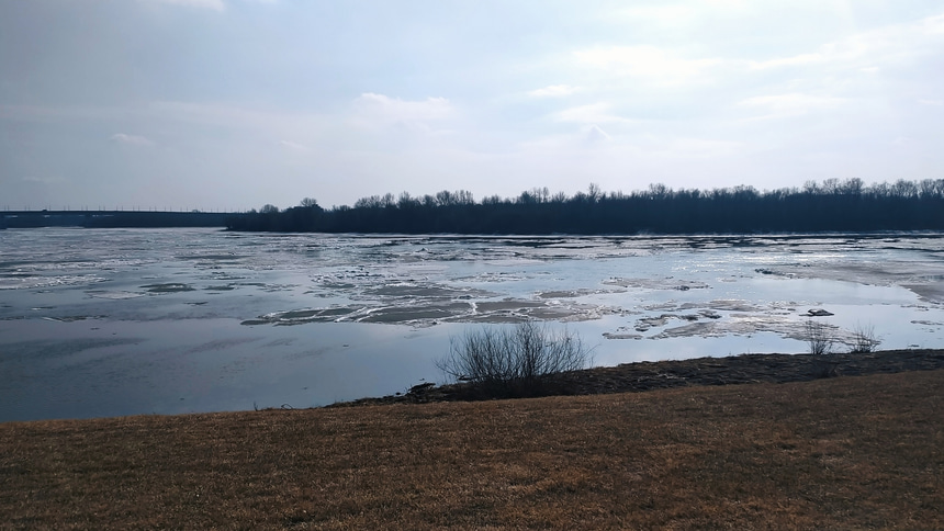 река, ледоход