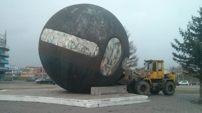 Шар Держава во время урагана в Омске