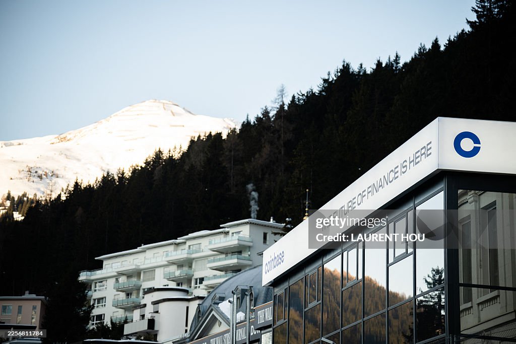 Institutions Stay Bullish on Bitcoin Despite Volatility, ETF Outflows, and a Gold Rush.