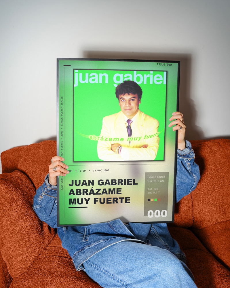 Music poster: Juan Gabriel - Abrázame Muy Fuerte