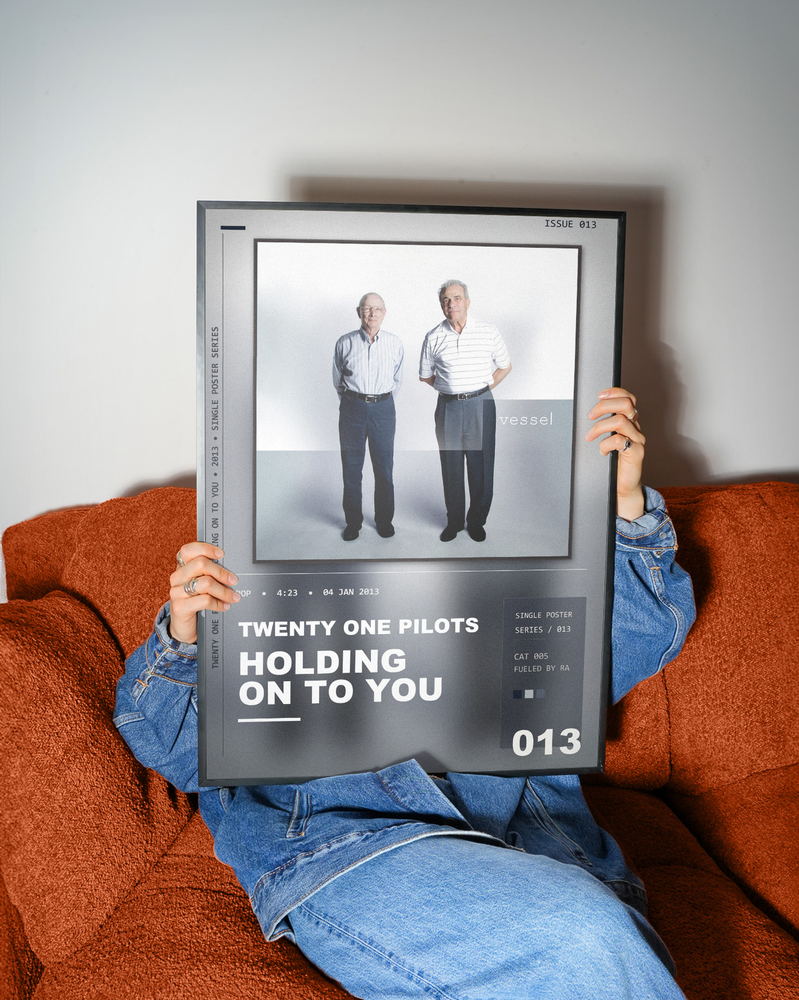 Music poster: Twenty One Pilots - Holding On To You