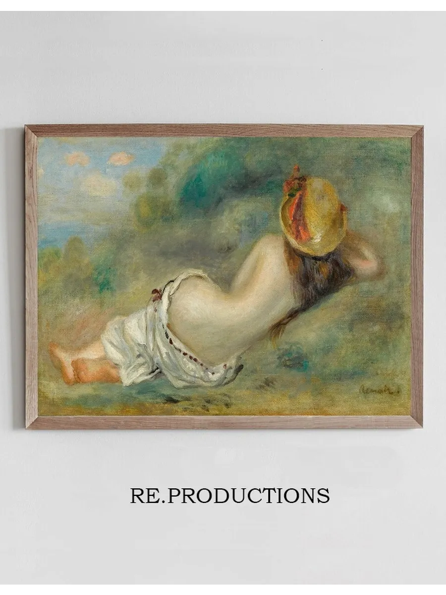 Baigneuse Allong e De Dos Avec Un Chapeau De Paille Or Femme Couch e Sur L herbe