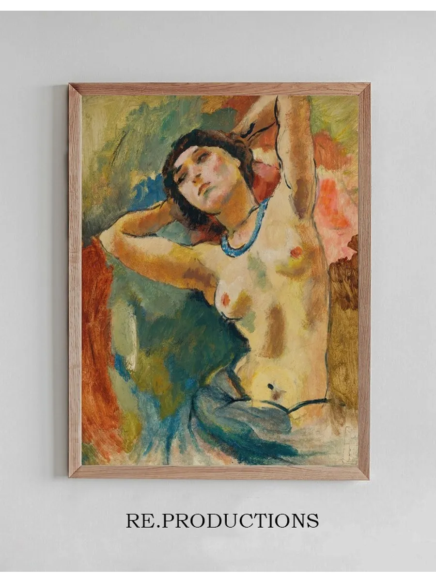 Brune Au Collier Bleu