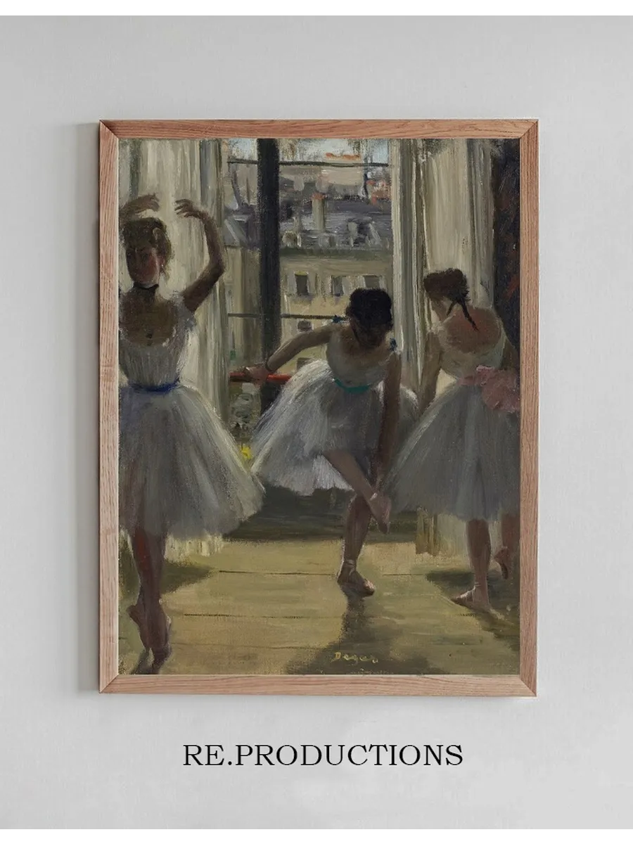 Danseuses Dans Une Salle D Exercice (trois Danseuses)