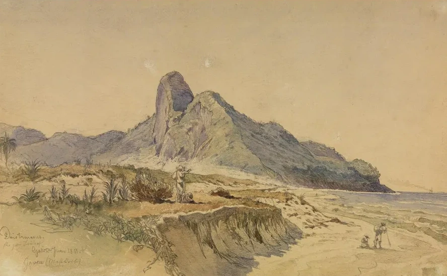 Die Berge Dois Irmaons am Meer