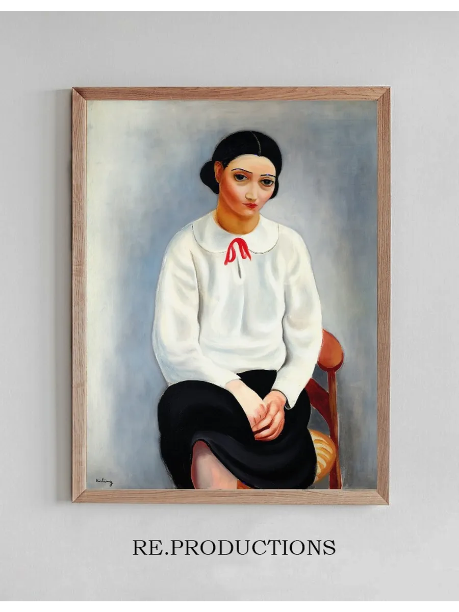 Femme Au Corsage Blanc