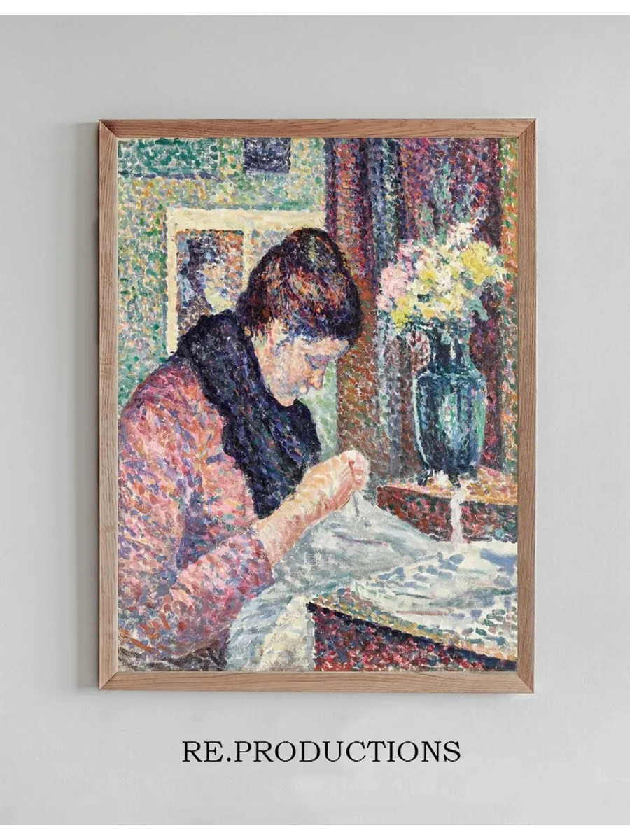 Femme Cousant
