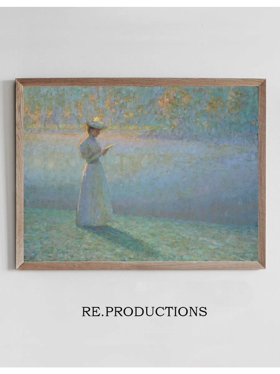 Femme Lisant Dans Un Paysage