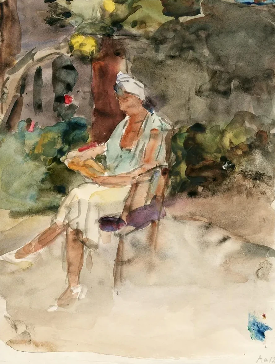 Lezende Vrouw Op Een Stoel in Een Tuin