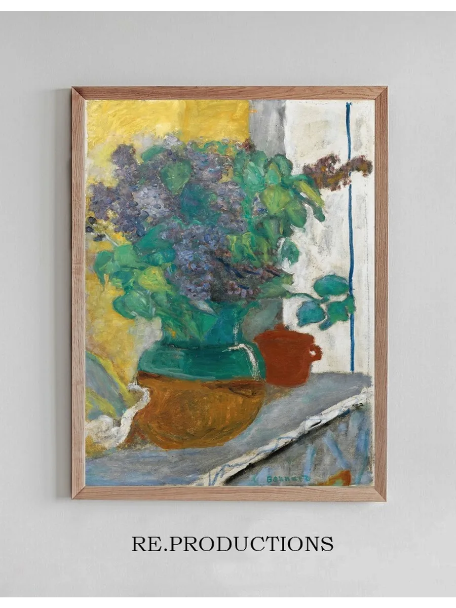 Lilas Mauve Dans Un Vase De Terre Jaune Et Vert