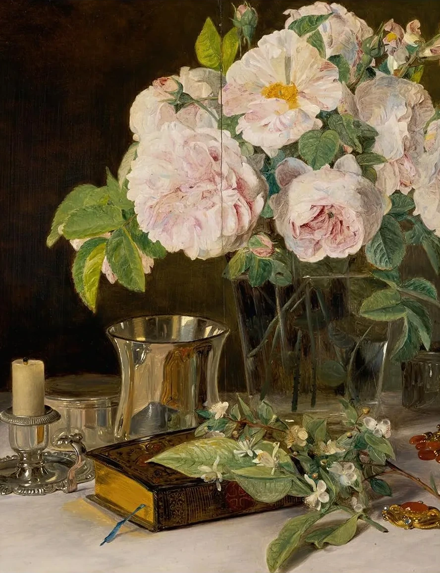 Rosen IM Glas Stilleben Mit Rosen, Leuchter Und Silbernem Becher